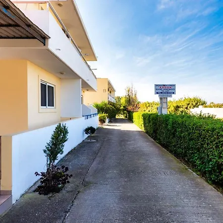 Litsas B&B Fánai